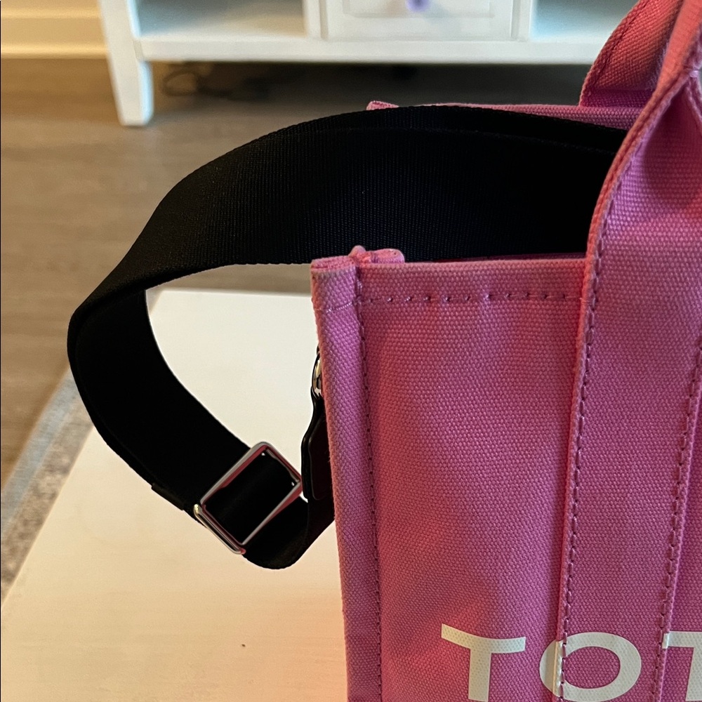 Marc Jacobs Vibrant Pink Tote Bag - Picture 3 of 9